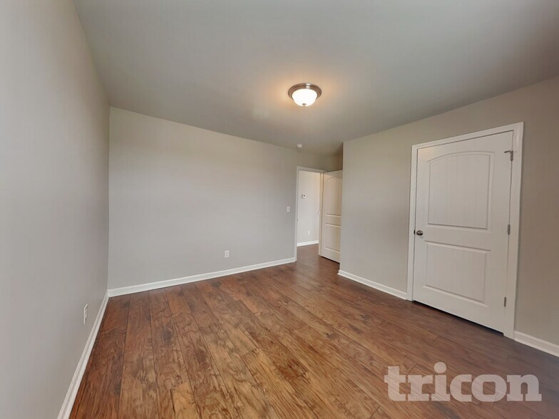 Building Photo - 832 Foxdale Dr