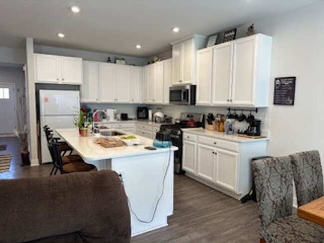 Building Photo - Chesapeake-Townhouse-Cardinal Meadows-3BR-2.5BA-1 Car Garage