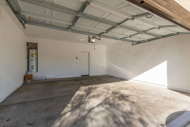 Building Photo - 24110 W Hadley St