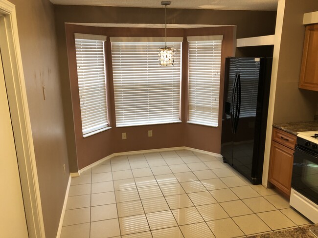 Building Photo - 941 Vista Palma Way