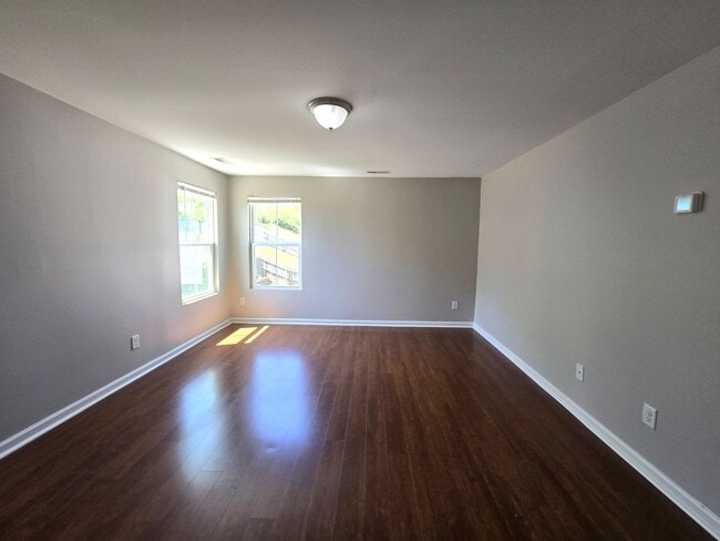 Building Photo - Beautiful Home Available for Rent in Charl...