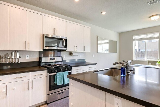Building Photo - 2606 Petal Way
