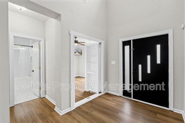 Building Photo - 11012 Southfield Dr