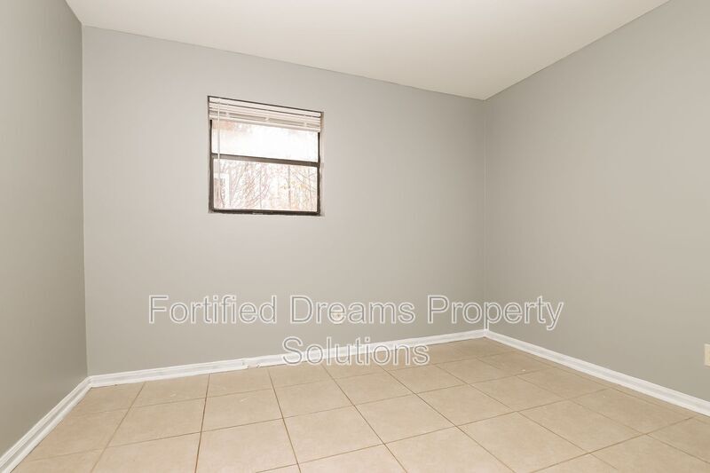 Building Photo - 1502 Oakshire Ct