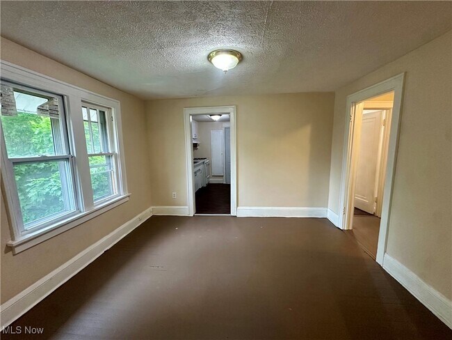 Building Photo - 1248 Pondview Ave