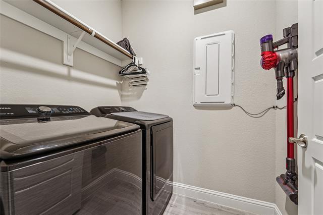 Building Photo - 1304 Beach Dr