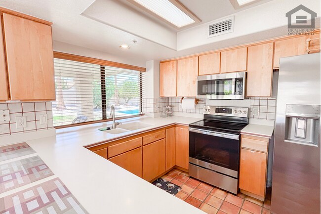 Building Photo - 3Bed/2Bath Furnished Home w/Stunning Backyard! Ready for Immediate Move-In! – POOL!