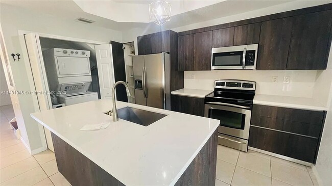 Building Photo - 778 SW 107th Ave