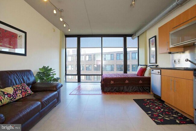 Building Photo - 1133 14th St NW