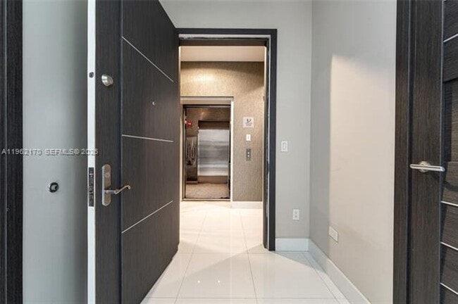 Building Photo - 15901 Collins Ave