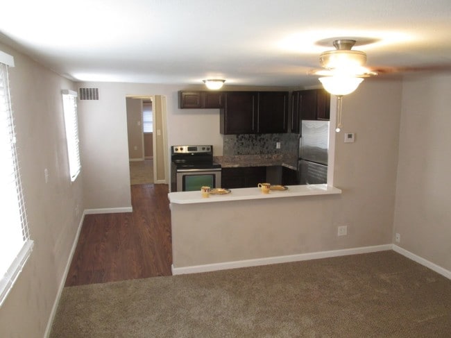 Bar counter New cabinets - Radcliff Apartment Homes.com