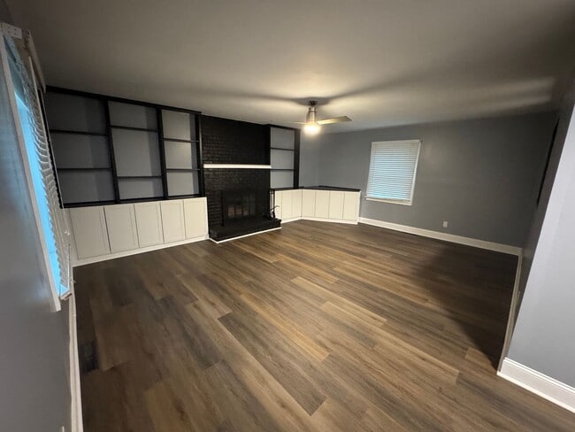 Building Photo - 308 Graves Dr
