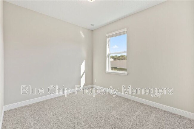 Building Photo - 1229 Pampus Dr