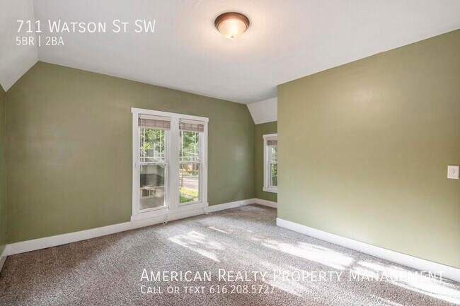 Building Photo - 711 Watson St SW