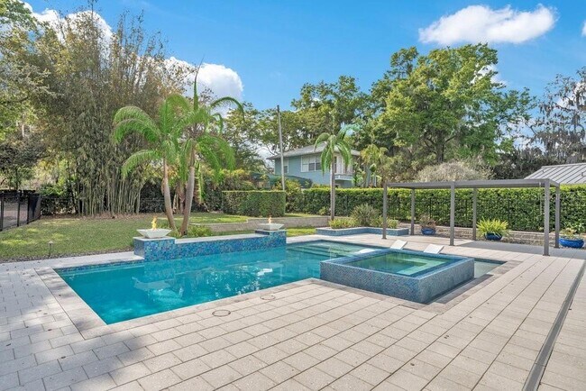 Building Photo - 812 East Blvd