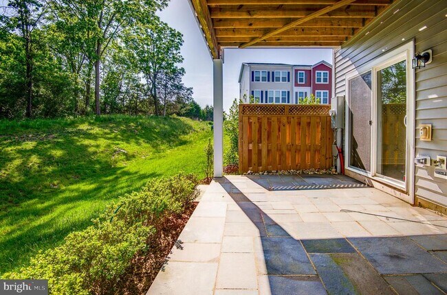 Building Photo - 135 Wake Robin Ct