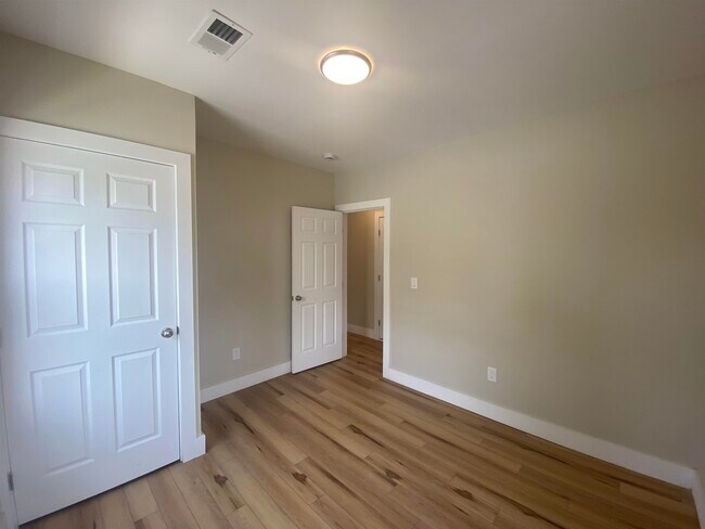 Building Photo - 275 Avenue B