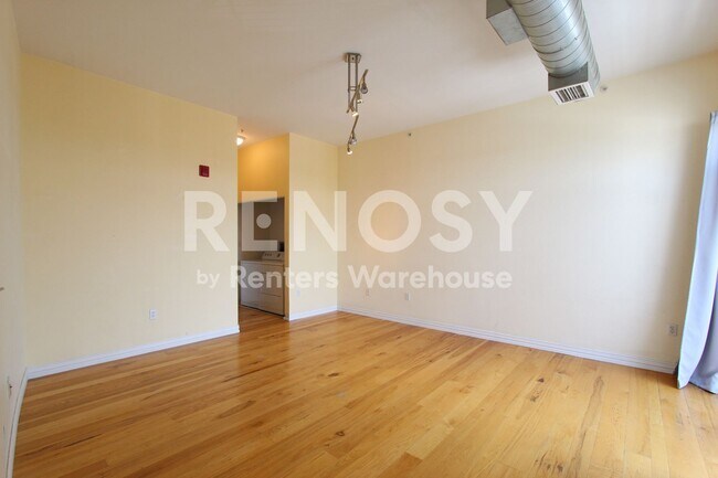 Building Photo - Spacious Penthouse Loft Garage Parking Included in Price!  - 3rd and Broadway in the Heart of Den...