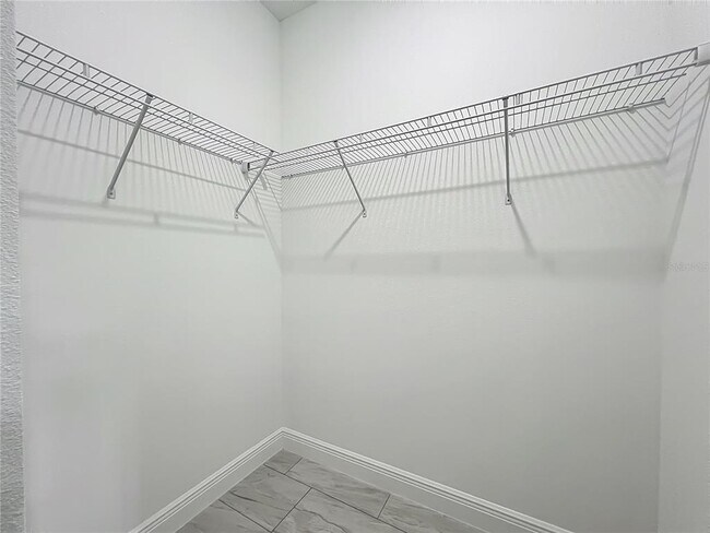 Building Photo - 5736 N Claremont Dr