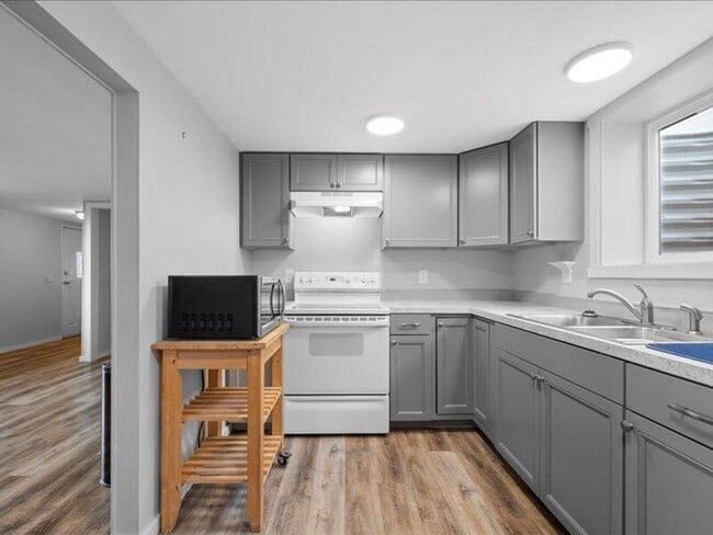 Building Photo - 3603 W Canal Dr