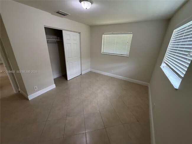 Building Photo - 808 SW 30th St