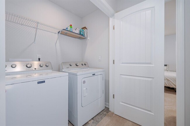 Building Photo - Bright 3-Bed End-Unit Townhome in Cedar Station with Modern Finishes & Private Outdoor Spaces