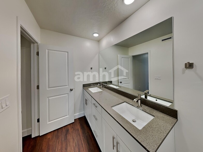 Building Photo - 1278 Vlg Grn Trl