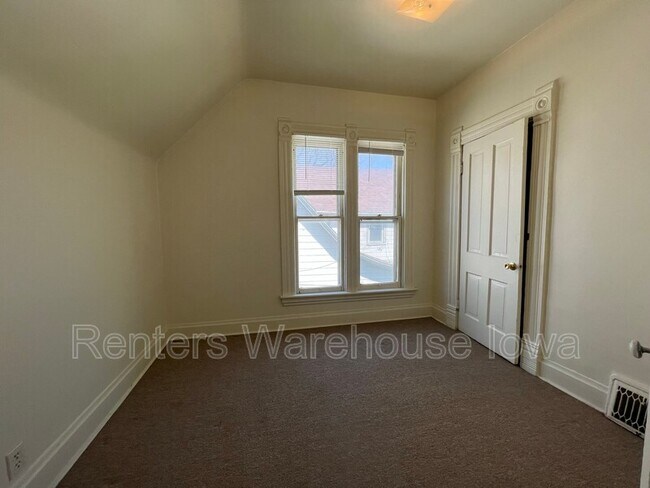 Building Photo - 1032 22nd St