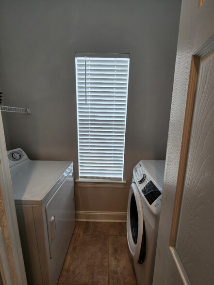 Building Photo - 4706 Pontchartrain Dr