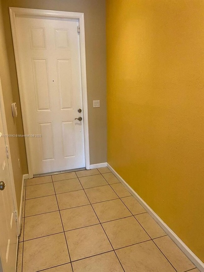 Building Photo - 2832 SW 81st Ave