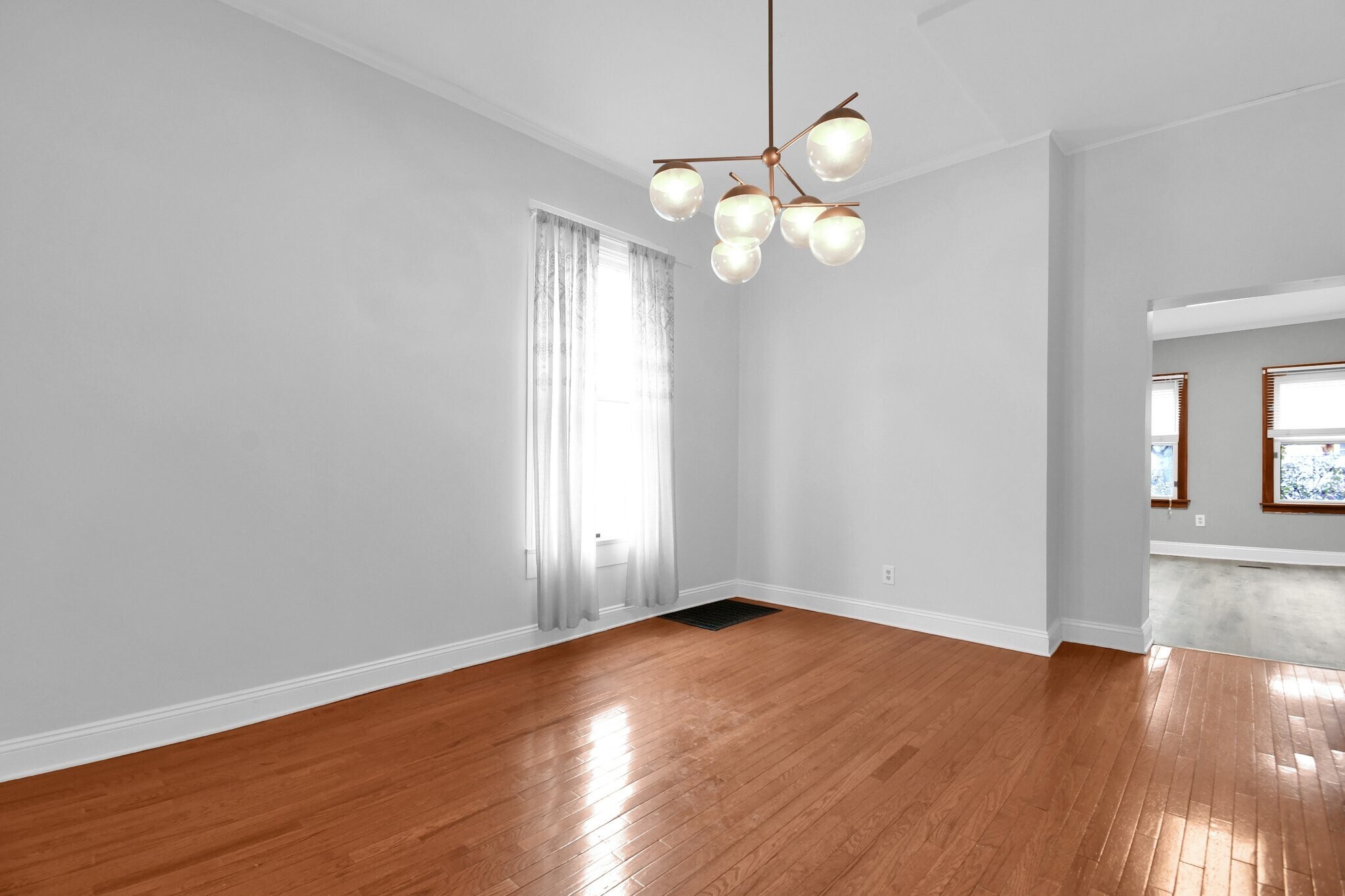 Building Photo - 450 E Beck St