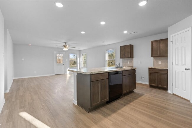 Building Photo - 608 Yupon St