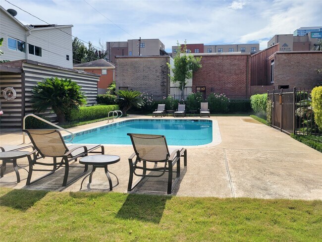 Building Photo - 2243 W Alabama St