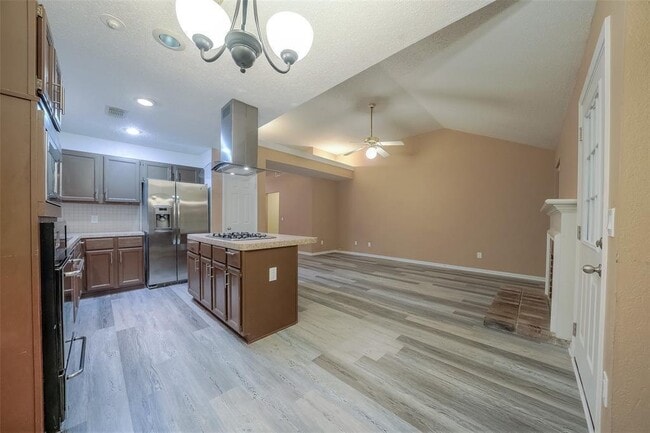 Building Photo - 143 W Village Knoll Cir