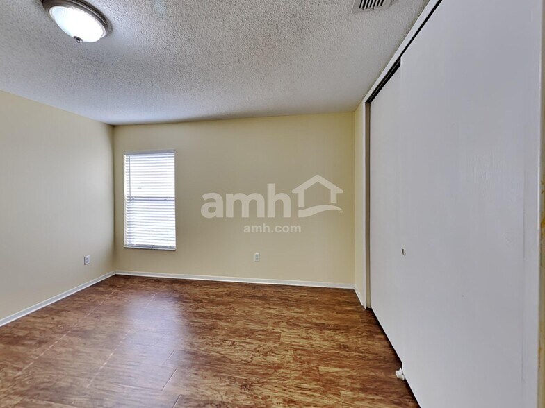 Building Photo - 3049 Holland Dr