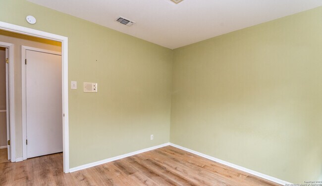 Building Photo - 4146 Longvale Dr