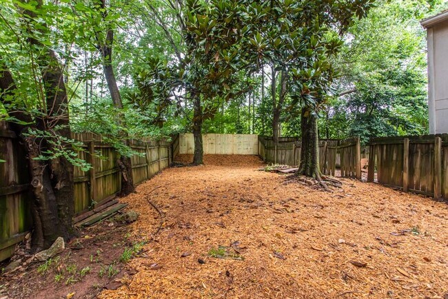 Building Photo - 1214 Cleburne Ave NE