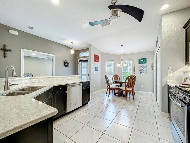 Building Photo - 27327 Roanoke Dr