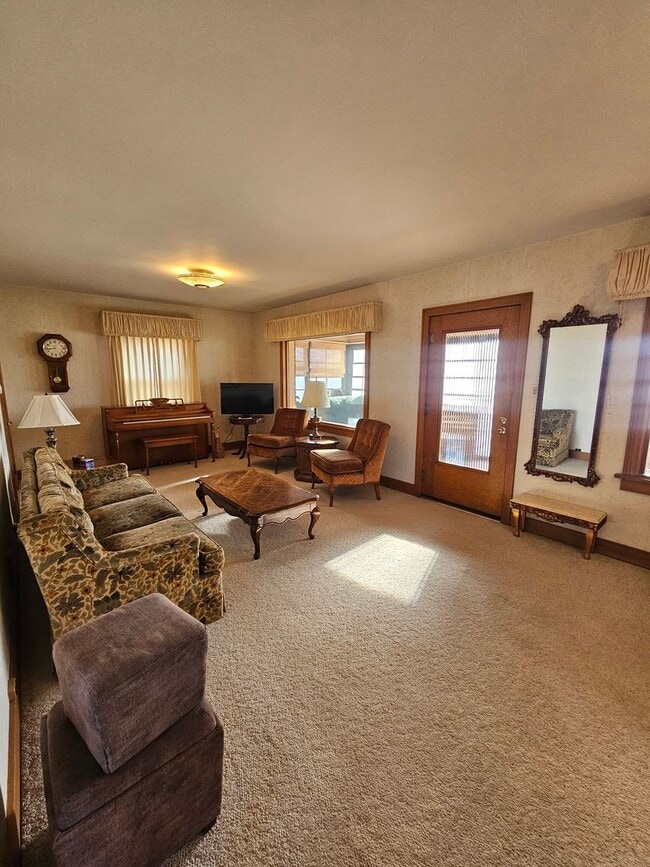 Building Photo - 4 BED | 2.5 BATH | DOUBLE GARAGE | WEST RAPID | FURNISHED