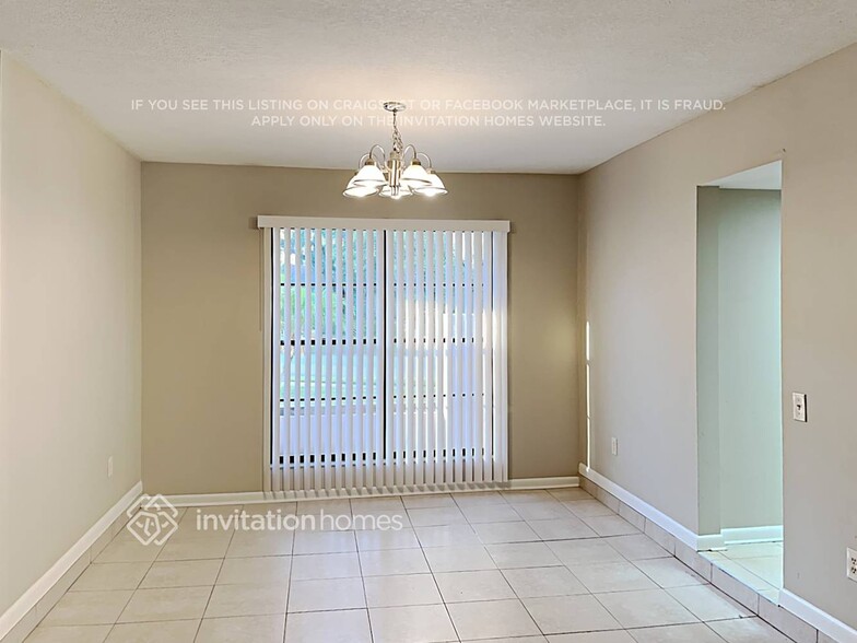 Building Photo - 907 Lakemont Dr