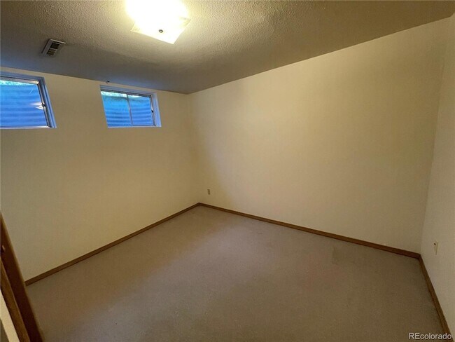 Building Photo - 6534 Zinnia St