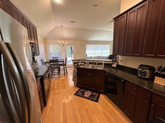 Building Photo - 2800 Cascade Cove Dr