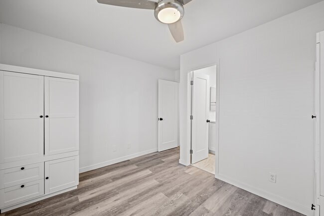 Building Photo - 257 Holiday Way