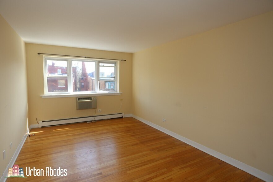 Building Photo - 637 W Wrightwood Ave