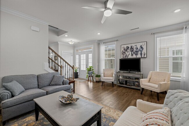Building Photo - Like new townhome in Wykoff!