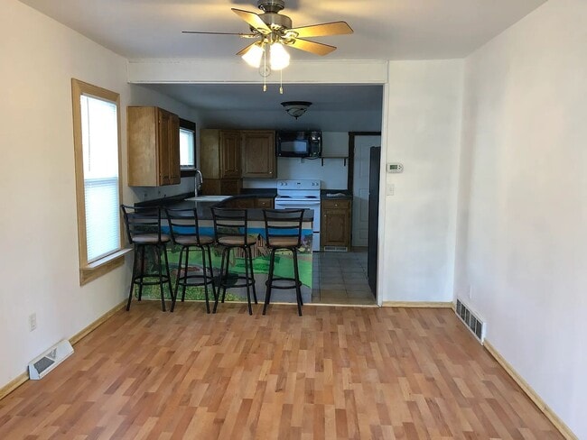 Building Photo - Charming 2 Bed, 1 Bath Home in Saint Anthony!