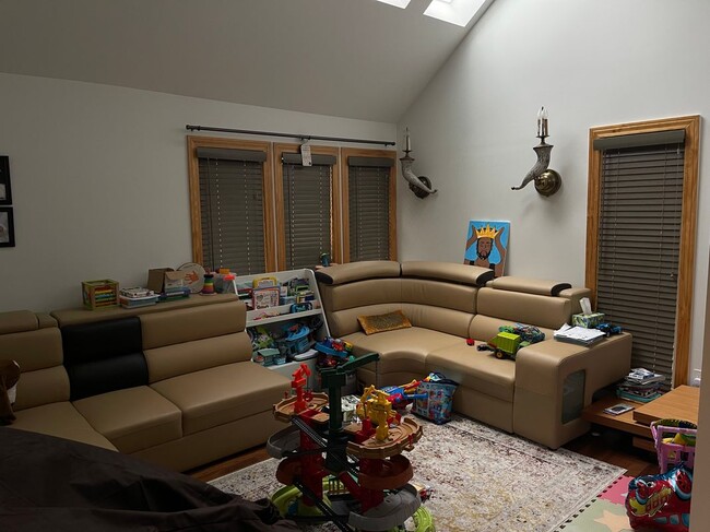 Building Photo - 30384 Castleford Ct