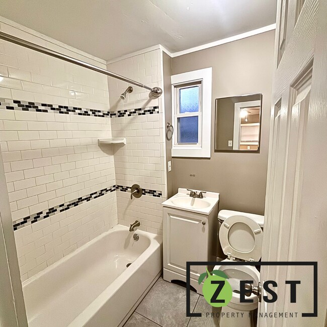 Building Photo - Updated 3 Bed Ranch in Madison Heights Ready for Move in!