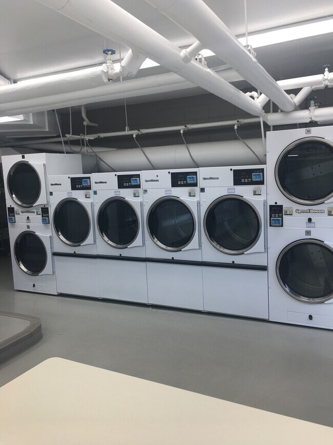 Building Photo - 3100 N Lake Shore Dr