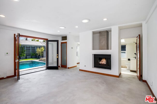 Building Photo - 445 Westmount Dr